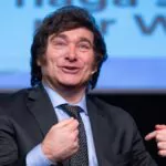 Milei afirma continuará con plan "motosierra" en Argentina