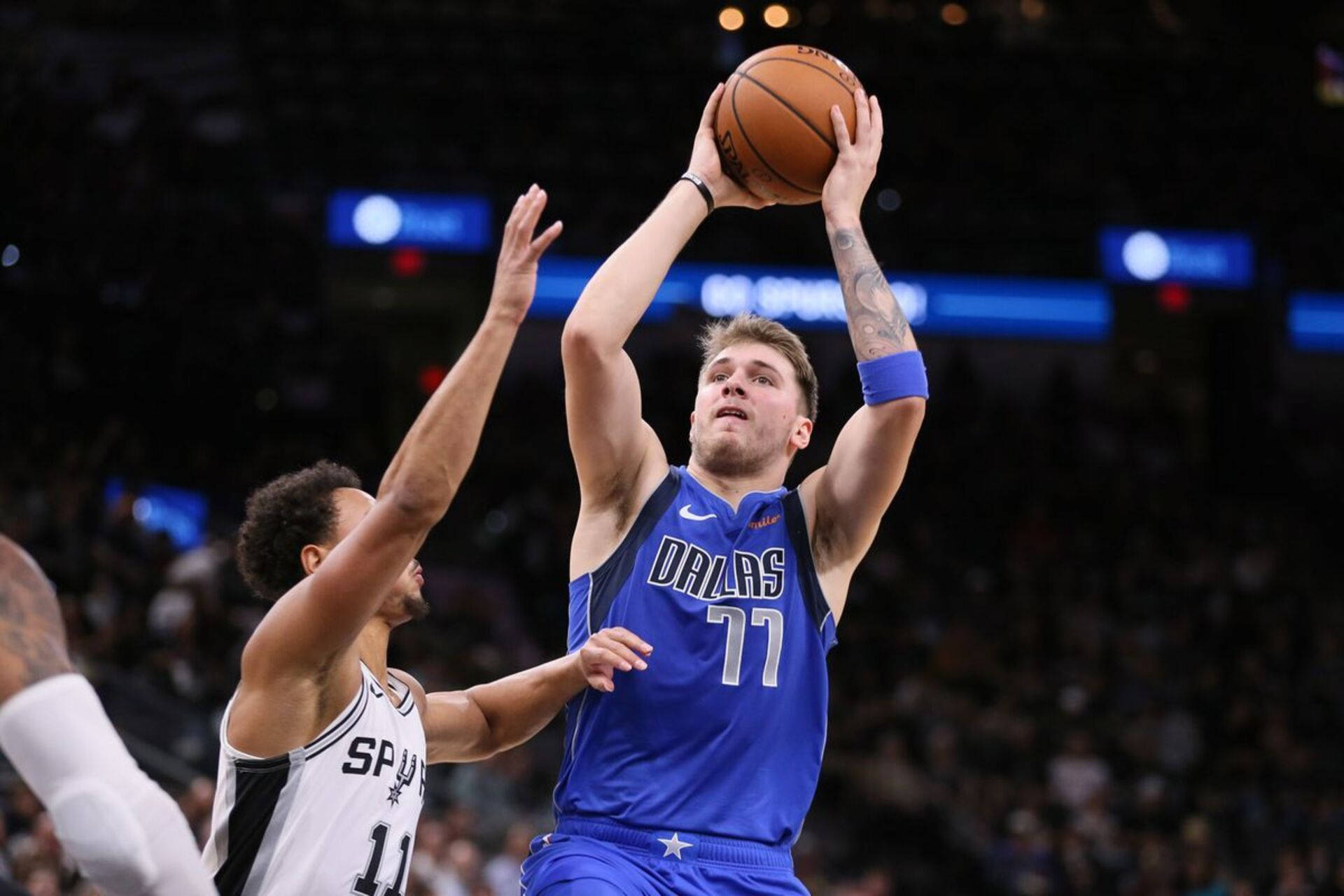 Roban en casa del basquetbolista Luka Doncic en Dallas