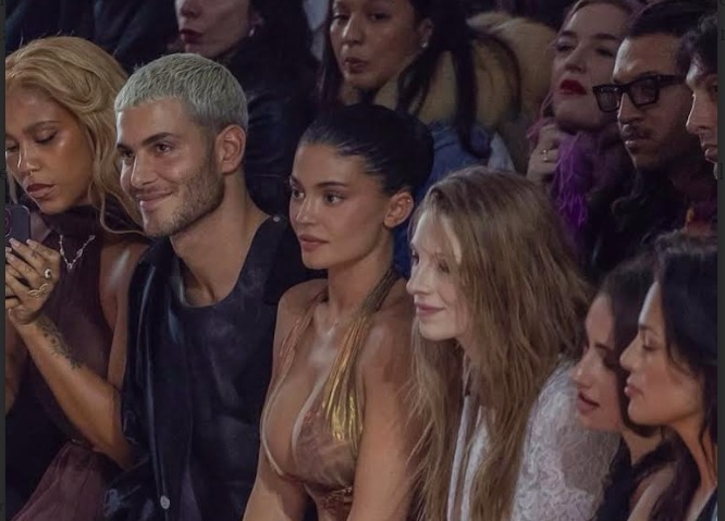Tokischa y Kylie Jenner juntas en el desfile de Jean Paul Gaultier en París