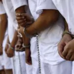 EE.UU. busca acuerdo con El Salvador para enviar pandilleros del Tren de Aragua a sus cárceles
