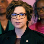 Diputada opta por la esterilización en respuesta a las políticas de Donald Trump