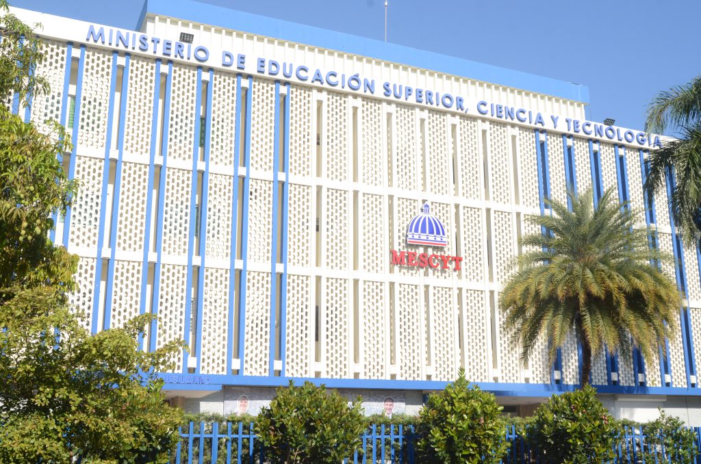 Abren convocatoria para más de ocho mil  becas nacionales