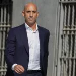 Expresidente Federación Española de Futbol es condenado por agresión sexual por beso a jugadora