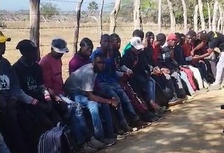 Ejército intercepta autobús con haitianos indocumentados en San Juan