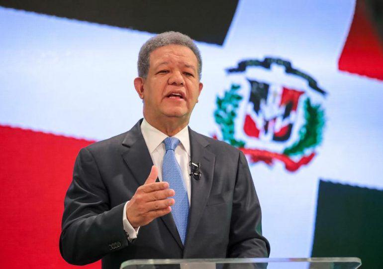Leonel Fernández propone diálogo ante medidas arancelarias y crisis migratoria