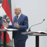 Un nuevo Gobierno tripartito asume sus funciones en Austria