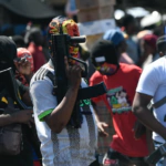Bandas armadas toman control de emisora de radio en Haití