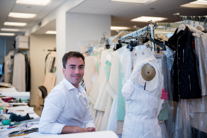 Fernando García lleva la moda dominicana al espacio con trajes para Blue Origin