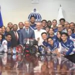 Mescyt premia al equipo Apolo 27 con becas tras su éxito en el desafío de la nasa