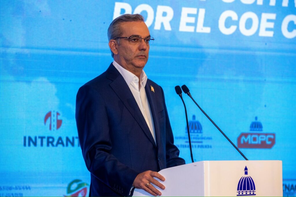 Abinader dice que hay un vacío legal en control de obras privadas; anuncia proyecto de ley