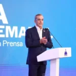 Abinader promulgará decreto para honrar a rescatistas del Jet Set