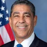 Dominicano Adriano Espaillat sale victorioso ante acusaciones de fraude en el Partido Demócrata