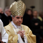 Angelo Becciu, el cardenal vetado por el papa Francisco, renunció a participar en el cónclave