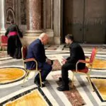 Diplomacia en el vaticano: diálogo entre Trump y Zelenski en el funeral del Papa