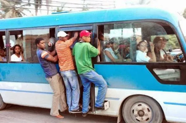 Choferes advierten aumento de los pasajes por incremento en el peaje de la autopista Duarte