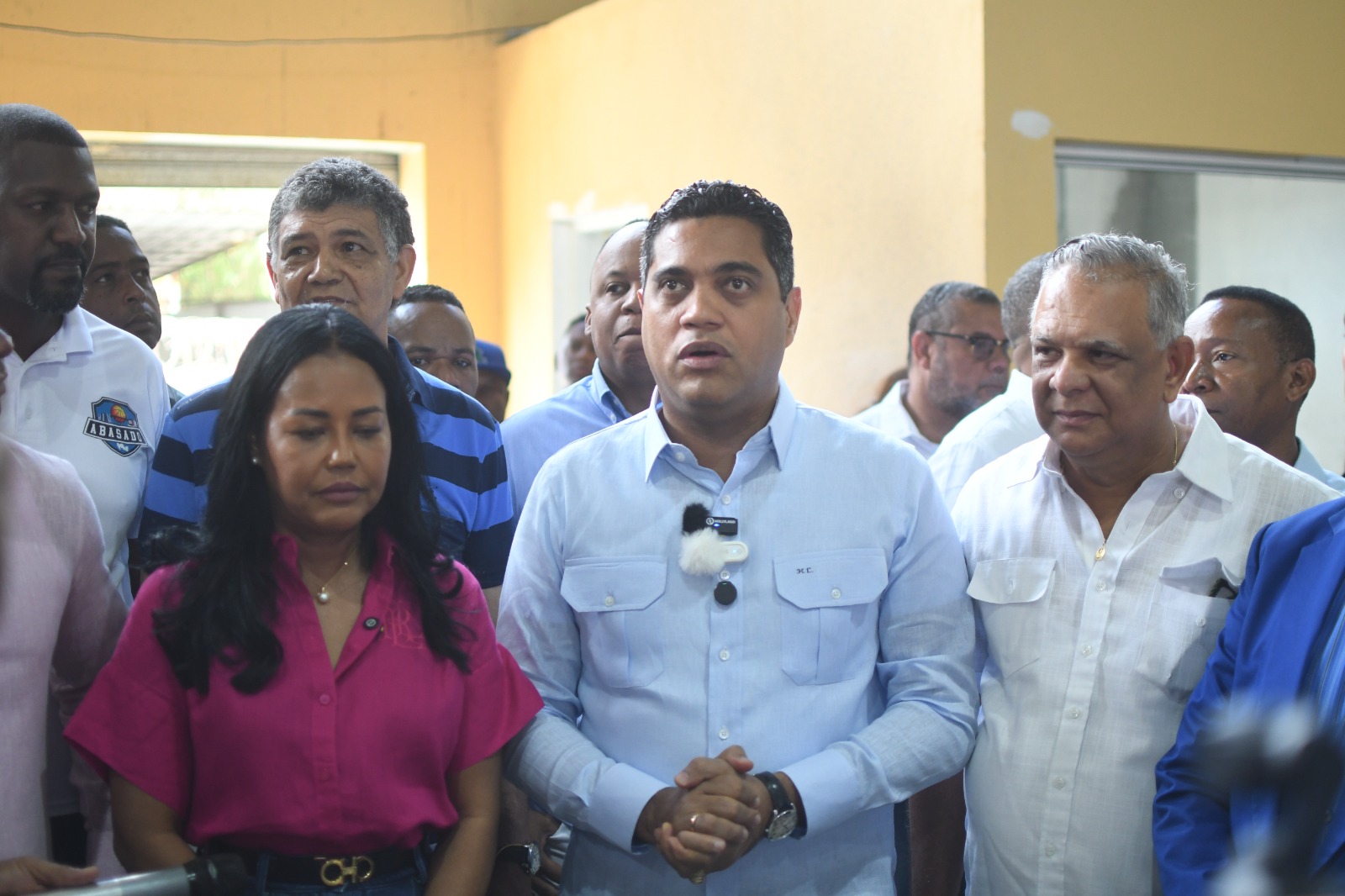 Ministro Kelvin Cruz supervisa trabajos de reconstrucción polideportivo de Las Caobas