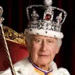 Rey de Inglaterra retoma compromisos oficiales luego de salir de la clínica