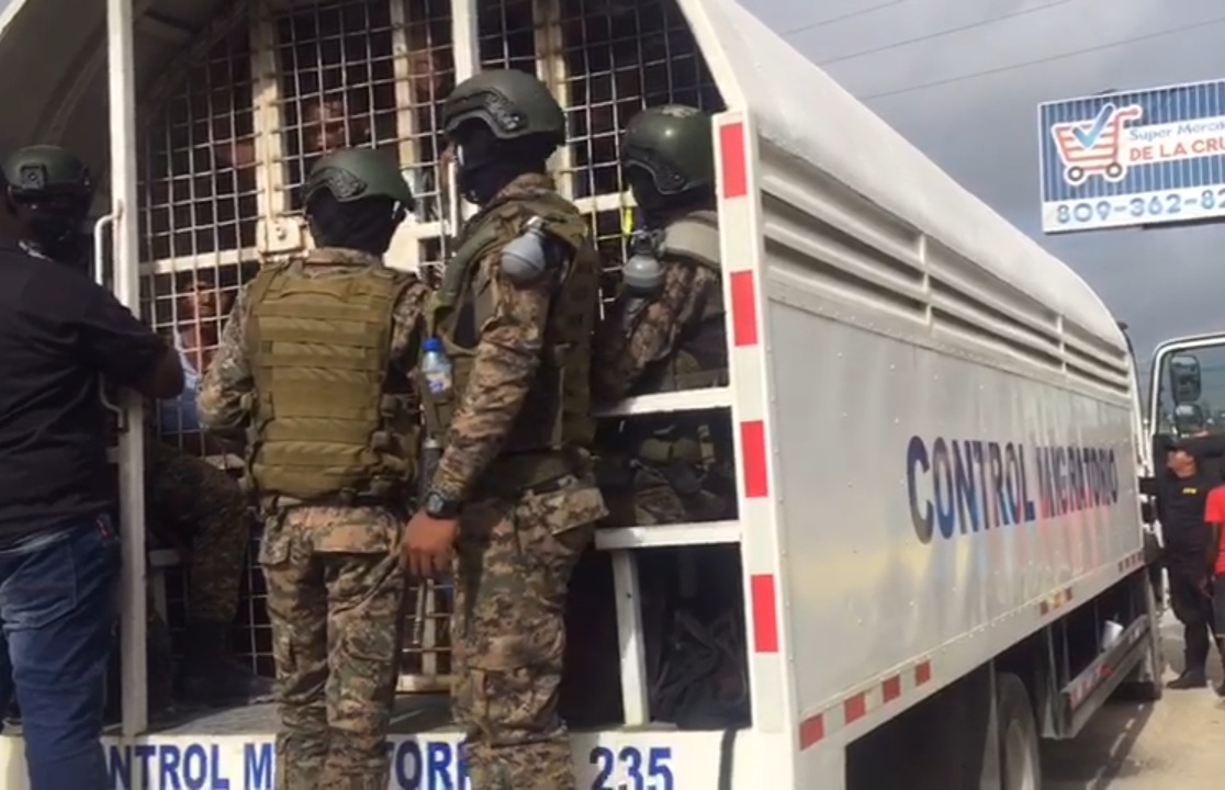 Operativo de Migración deja detenidos y demoliciones en Mata Mosquito de Bávaro