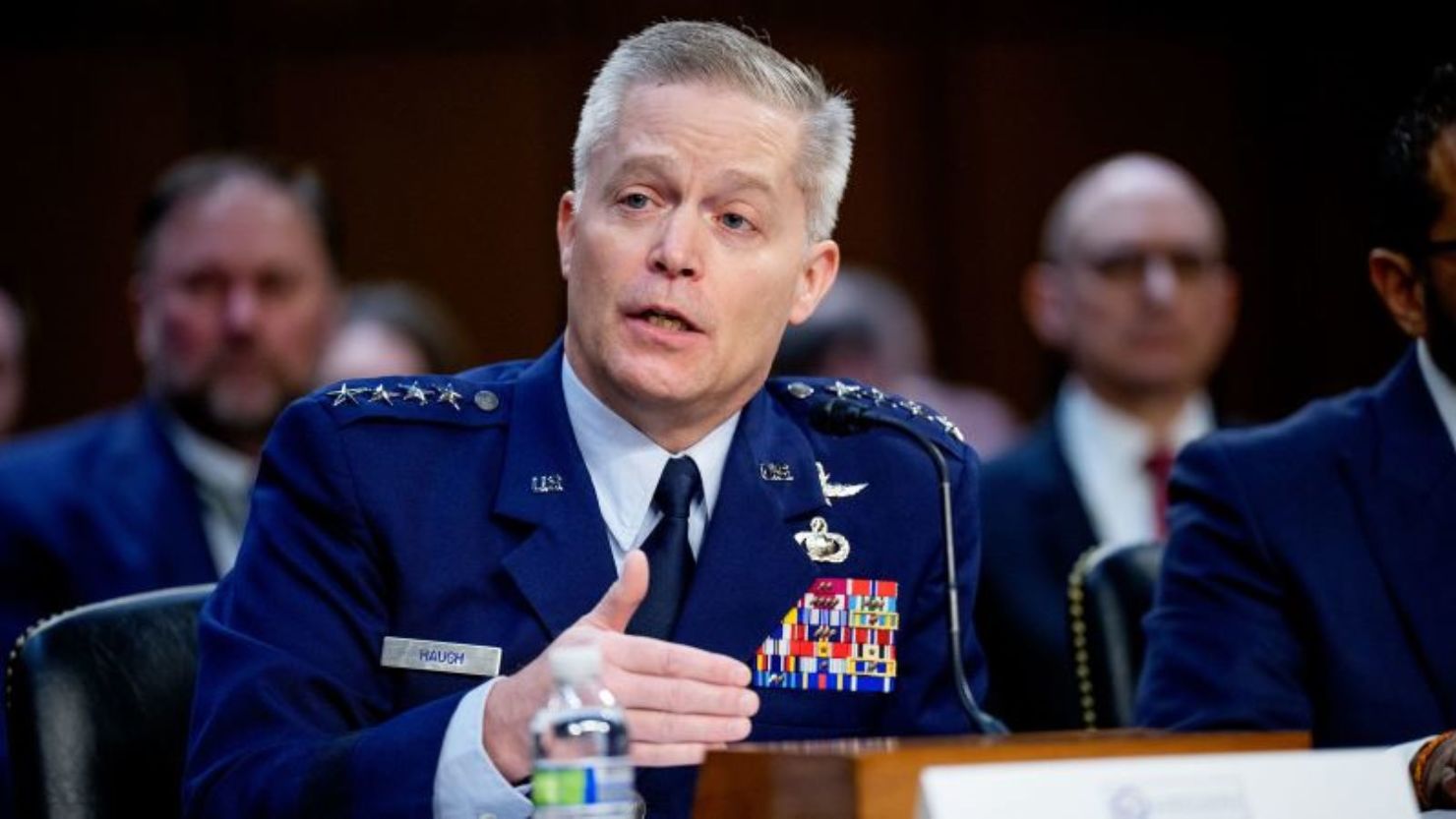Destitución del director de la NSA genera polémica en Estados Unidos