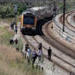 Más de 30 mil personas están siendo evacuadas de trenes varados por el apagón en España