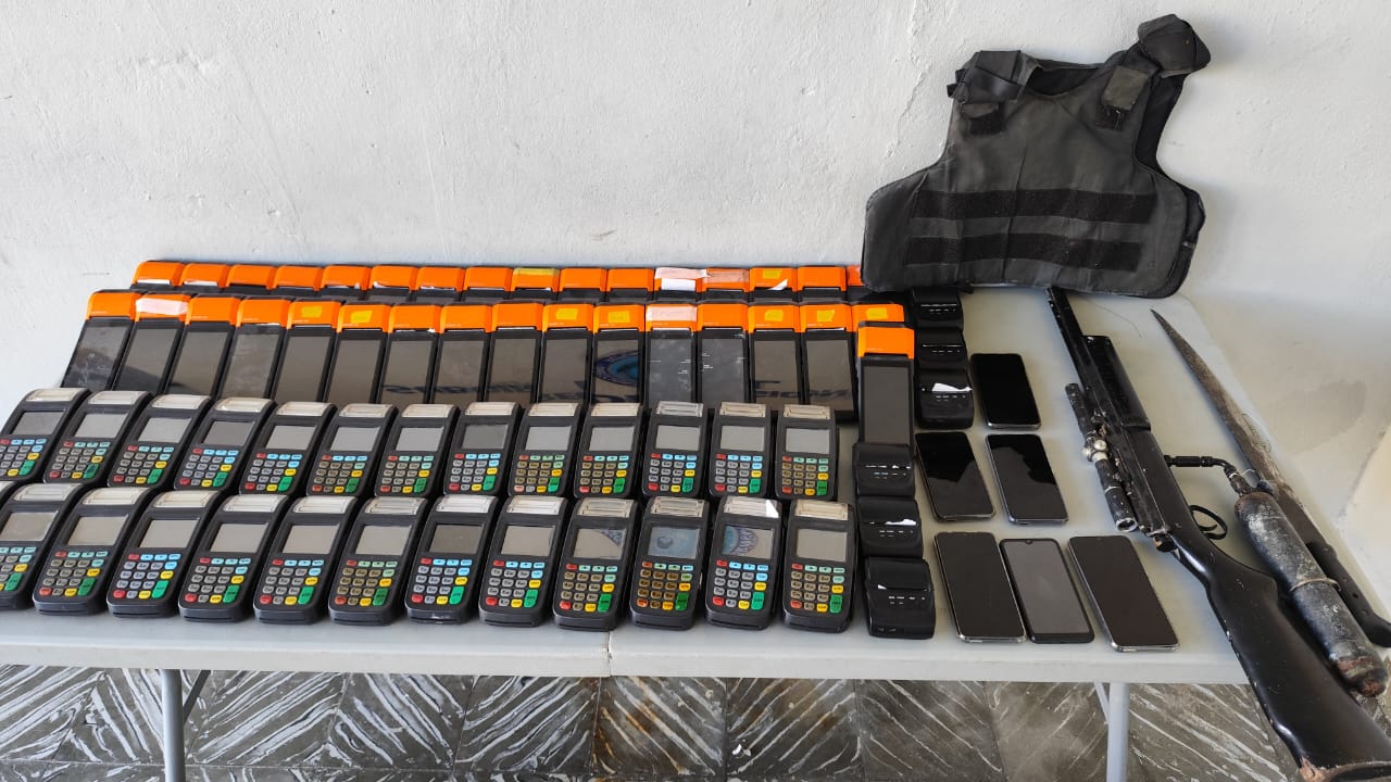 Incautan 62 verifones usados en venta ilegal de lotería en Barahona