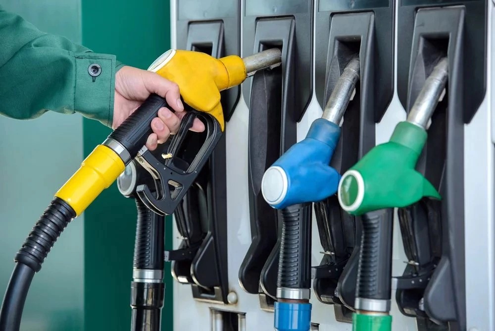 Gobierno mantiene estables precios de los principales combustibles una semana más