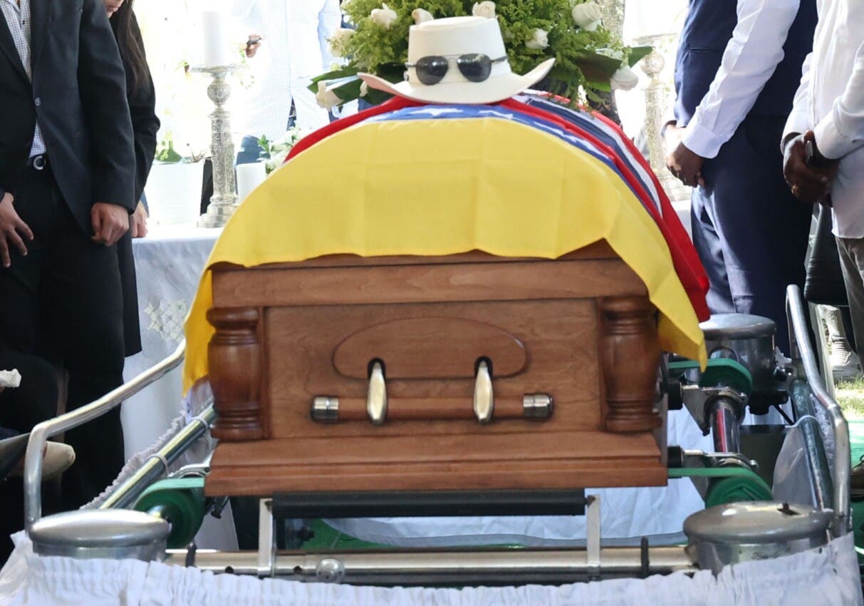 Dan el último adiós a Rubby Pérez entre homenajes y emotiva despedida