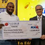    LEIDSA entrega 25 millones a empleado de estación de gasolina ganador del Súper Kino TV