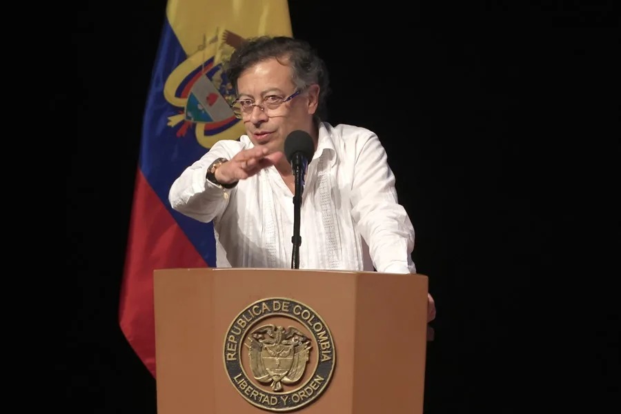 Petro dice tener informes «preocupantes» de las elecciones en Ecuador y pide claridad