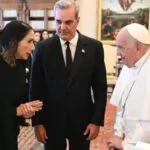 Presidente junto a la primera dama viajan al Vaticano para funeral del papa Francisco