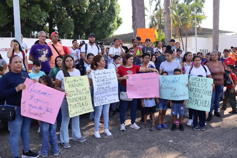 Venezolanos varados en México piden vuelos humanitarios para volver a su país