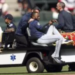 Dominicano Víctor Robles se lesiona tras atrapada en partido Seattle contra Gigantes