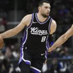 LaVine y DeRozan añaden juntos 80 puntos en el triunfo de Kings sobre Pistons