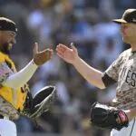 King lanza su primer partido completo y padres blanquean a Rockies por tercer juego consecutivo