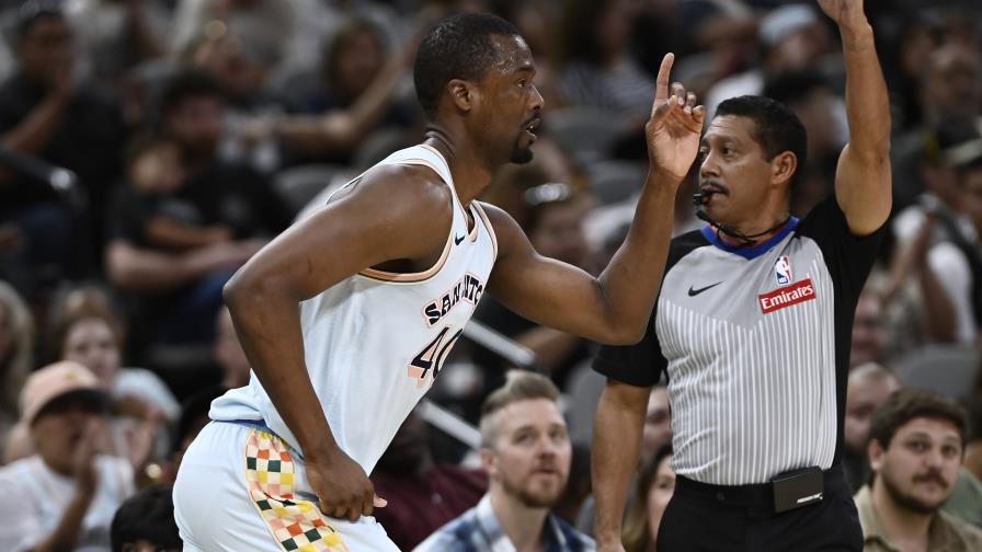 Spurs remontan desventaja de 22 puntos y derrotan a Raptors en final de temporada regular