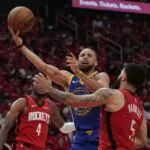 Curry lidera con 31 puntos victoria de Warriors sobre Rockets en primer juego de serie playoffs