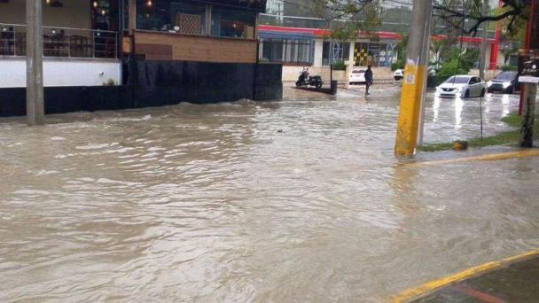 Lluvias causan inundaciones y colapso de vivienda en Puerto Plata, Espaillat y Montecristi; 18 provincias en alerta