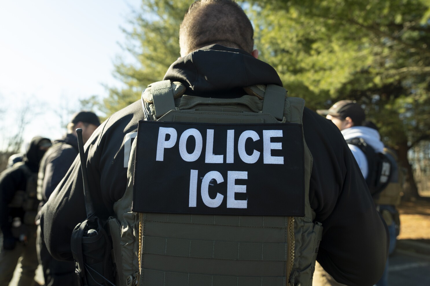 Redada migratoria deja 37 detenidos en empresa de Washington, EEUU