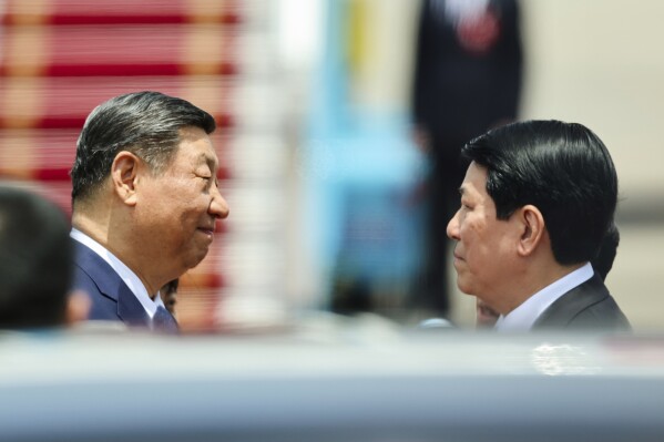 El presidente de China afirma durante su gira asiática que nadie gana en una guerra arancelaria