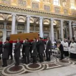Francisco, el papa del pueblo, descanza en su última morada