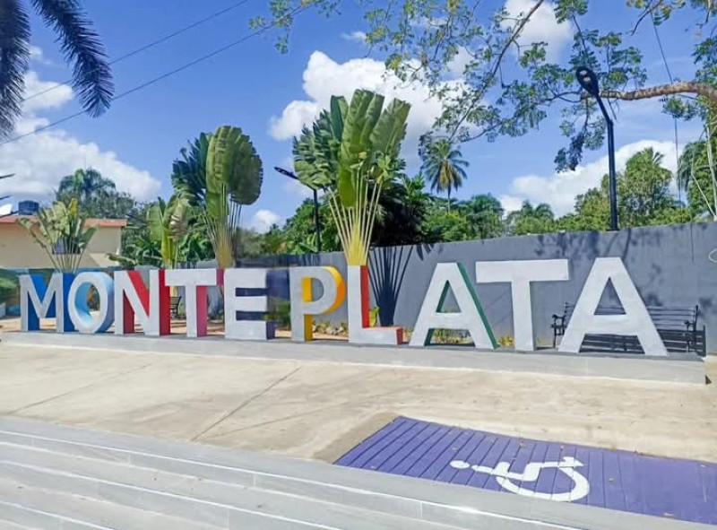 Regidor anuncia caminata el lunes en reclamo asfaltado carretera y calles de barrios en Monte Plata