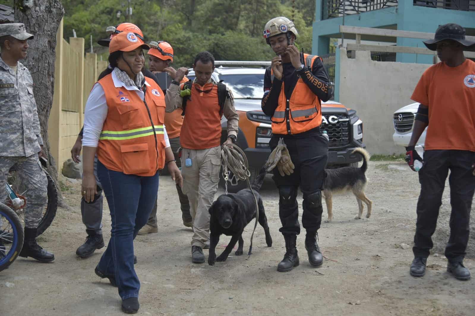 Integran unidades caninas en búsqueda de niño desaparecido en Jarabacoa