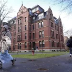 Trump ajusta el cerco y ordena otro recorte millonario a Harvard
