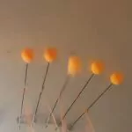 Se harta del ruido de sus vecinos y no tiene piedad al vengarse