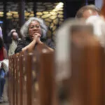 Latinos católicos de Chicago confían en que el Papa León XIV suavice postura de Trump