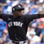 Yankees sacan del roster a Carrasco y convocan al dominicano De los Santos
