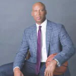 Acusan a Byron Scott de abuso sexual a menor durante visita escolar en 1987
