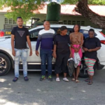Arrestan a dos hombres ocultaban migrantes en baúl de jeepeta en San Juan