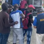 Arrestan a decenas de haitianos indocumentados en Los Alcarrizos