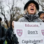 Más de 80 profesores de Harvard proponen donar parte de su salario tras recortes de Trump